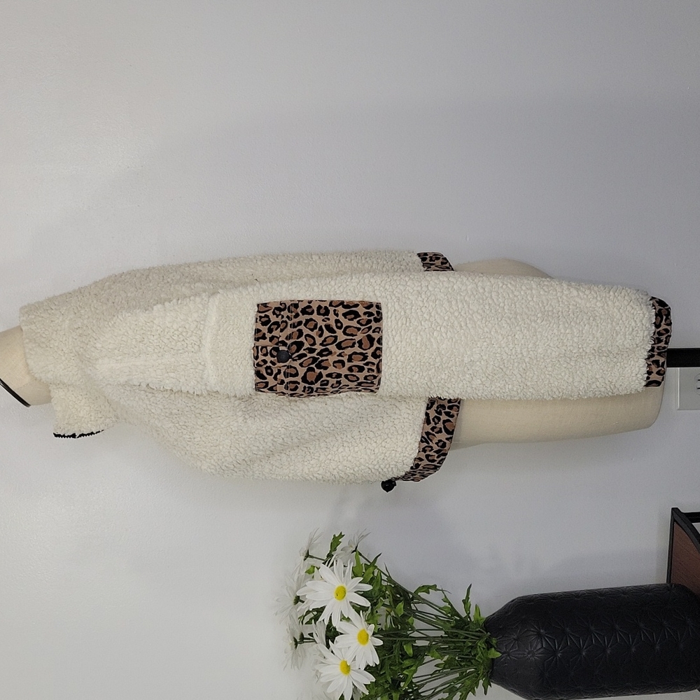 Forever 21 Furry Pullover Off White With Leopard Print Detail SZ M 3/$15 - Picture 4 of 10